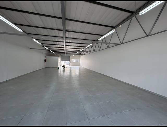 200M² RETAIL TO LET IN GANTS PLAZA